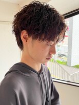 アイズ 海老名(AIZU) ツイストスパイラルパーマ センターパート メンズパーマ 眉毛