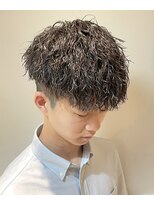 フリーク バーバーショップ 都島店(FREAK BARBER SHOP) 黒髪縦落ちツイストスパイラルパーマツーブロックマッシュ