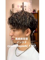 コワファースト長崎シャンプーボーイ 2nd(COIFF1RST 長崎 SHAMPOO BOY)&nbsp;刈り上げマッシュ×強めツイストスパイラル