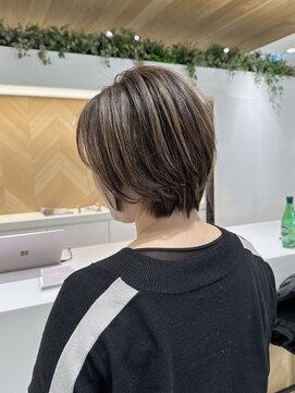 ステアケース 武蔵小杉店(stair:case) 春夏におすすめ軽さと立体感の白髪ぼかしハイライト