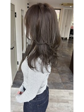 リズム(lysm) レイヤーカット × オリーブグレージュ