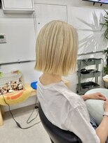 ヒビヲ(HIBIO)&nbsp;ショートボブ切りっぱなしボブタッセルボブベージュカラー横浜