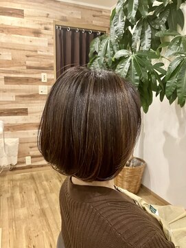 ヒュッゲ コロイコ(Hygge Coroico) ハイライト on ショートボブ