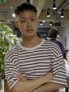 キュー(Cue_) 刈り上げベリーショートフェードボウズ