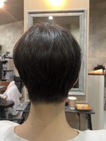 ハコ(H.A.Co) 襟足をすっきりさせたショートスタイルです。