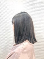 クオリス 上福岡店(QUALIS)&nbsp;大人かわいい　ミディアム　切りっぱなしボブ　ネイビーアッシュ