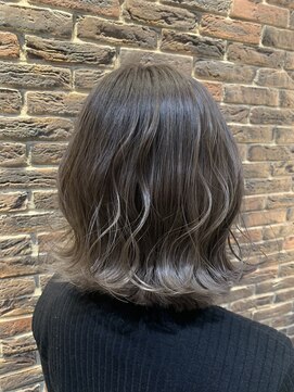 ロク(6) ラテベージュ/前下がりボブ