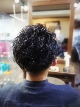 プラス(PLUS) かき上げメンズパーマ