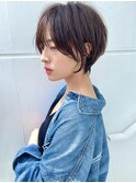 大人かわいいショートボブカーキグレージュフェザーバング