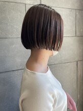 ディスコネクト(DISCO-N-NECT) ミニワンレンショートボブ 似合わせカット　グレージュカラー