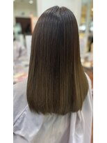 ラディシュ さがみ野(RADISH)&nbsp;20代30代40代髪質改善カラーオリーブベージュ艶感ストレート