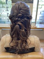 ヴィサージュクルー(VISAGE crew)&nbsp;動きのあるハーフアップ！