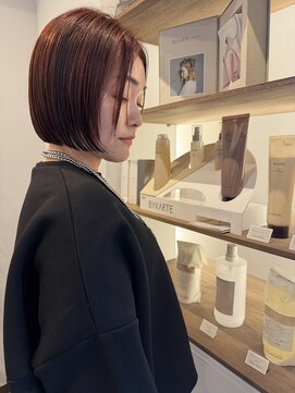 トルヴェ(Toruve) 大人の大人の赤系ブラウンボブ