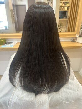 Hair Salon LoLo【ロロ】の写真/【毛先まで柔らかい手触り】厳選トリートメントで芯から潤う髪へ。パサつきを抑え、至福のツヤを。