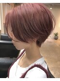 後ろがスッキリとした前下がりショート