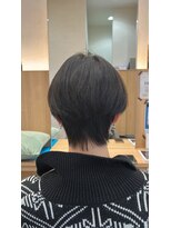 ウイバイファースト(u'i by first)&nbsp;襟足がすっきりと刈り上げ ネープを強調したショートレイヤー