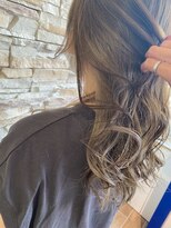 ジュリアンマーラ(Julien Mara) アッシュグレージュ/イヤリングカラー/透明感/抜け感ウェーブ