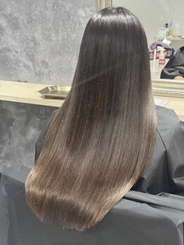 アッベリーレ(A'bbellire)の写真/独自のオリジナル施術と薬剤選定でデザインカラーをしていても縮毛矯正での髪質改善が可能に☆［戸田］