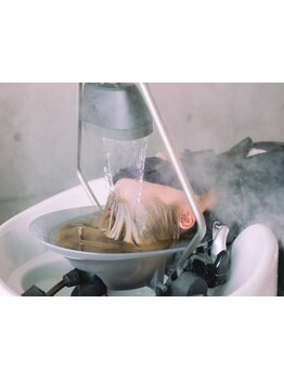 話題の進化したヘッドスパ【頭浸浴】が体験できるサロン！最新のアイテムを使い頭皮と髪質を根本から解決！