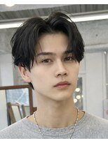 ポーチバイハニー オモテサンドウ(PORCH by HONEY omotesando)&nbsp;ニュアンスセンターパート刈り上げセンターパートフェザーパーマ