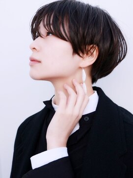 ドロップ(drop) 大人のシンプル黒髪ショートヘアスタイル