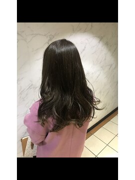 パティオンツー(PATIONN2) カーキ グレージュ 透明感 ツヤ感 ロングヘア 表参道 青山 原宿