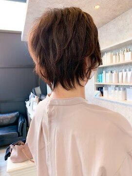 キャアリー(Caary) 福山市 人気 丸みショートウルフ 丸みショートボブ Caaryピンク