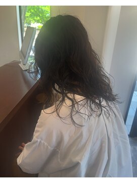 ビーヒアナウ 野々市市役所前店(BE HERE NOW N゜04) 大きめカールのパーマ