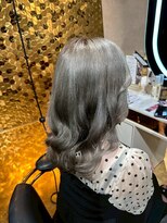 ハンナ 札幌(HANNAH)&nbsp;スモーキーシルバームーン　くびれヘア　夏のヘアアレンジ