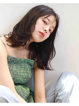 ソレア(solea) 【冬のしっとり質感】レイヤーミディで大人の抜け感