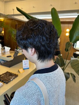 ドース(doos) （メンズカット/メンズパーマ/センターパート/毛流れパーマ）