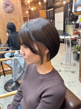 コモレビ(komorebi) 【山本智文】インナーカラーベージュボブ