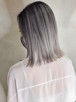 メリー(merry craftsman's factory)&nbsp;外国人風バレイヤージュ、ハイライトカラーグレージュボブ