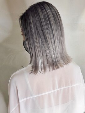 メリー(merry craftsman's factory) 外国人風バレイヤージュ、ハイライトカラーグレージュボブ