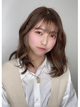 ヴィータ 田町(vi ta) ミディアムインナーカラー/イヤリングカラー