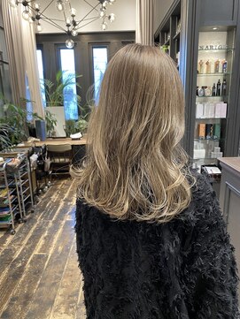 ナビッジ(NABIGE) 白髪ぼかしハイライト　　　スタイリスト今村