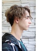 色気のある質感で男を上げるパート分けマッシュショート