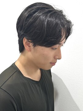 ヒュイル バイ ニアウ(Hwyl by Niau) メンズマッシュパーマニュアンスパーマスパイラルパーマ刈り上げ