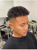 ベリーショートスペインカール風クロップスキンフェード