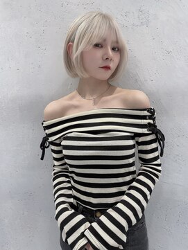 ロング　ケアブリーチ　ミルクティーベージュ　顔まわり　10代