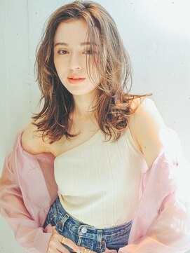 ビーチ(BEACH) 外ハネくびれミディ　ラベンダーカラー　グレーベージュ