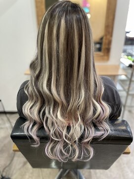 ラビス クローバー(Lovis clover) くびれヘア　デザインカラー　ツートンカラー