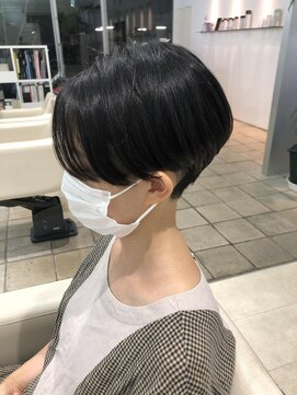 ロベック モトヤマ(Lobec MOTOYAMA) 刈り上げ女子