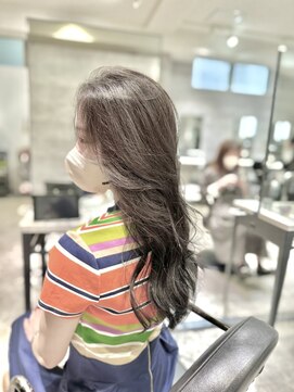 アンダーバーホワイト(_WHITE) 美人な人がしてる髪型No1 レイヤースタイル