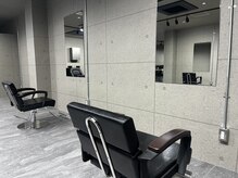 リベル(libel.)の雰囲気（店内はコンクリート調で、どこで撮っても映え間違い無し！☆）