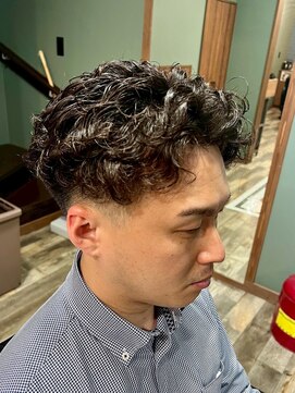 スタンドバーバー 柏(STAND BARBER) スペインカール/スパイキーショート/ブルーブラック/柏