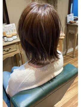 ヴァロ(Valo) カーキベージュオリーブカラー透明感ミディアムヘア