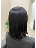 夏焼けを見越したダークアッシュブラウンで長く楽しめる髪色に