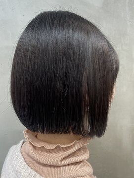 エリマ 調布(elima) 前下りミニボブ切りっぱなしボブワンカラー黒髪ショートボブ