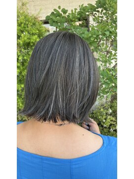 ヴィアンカ(Vianca) レイヤーボブ♪ハイライト×グレージュ